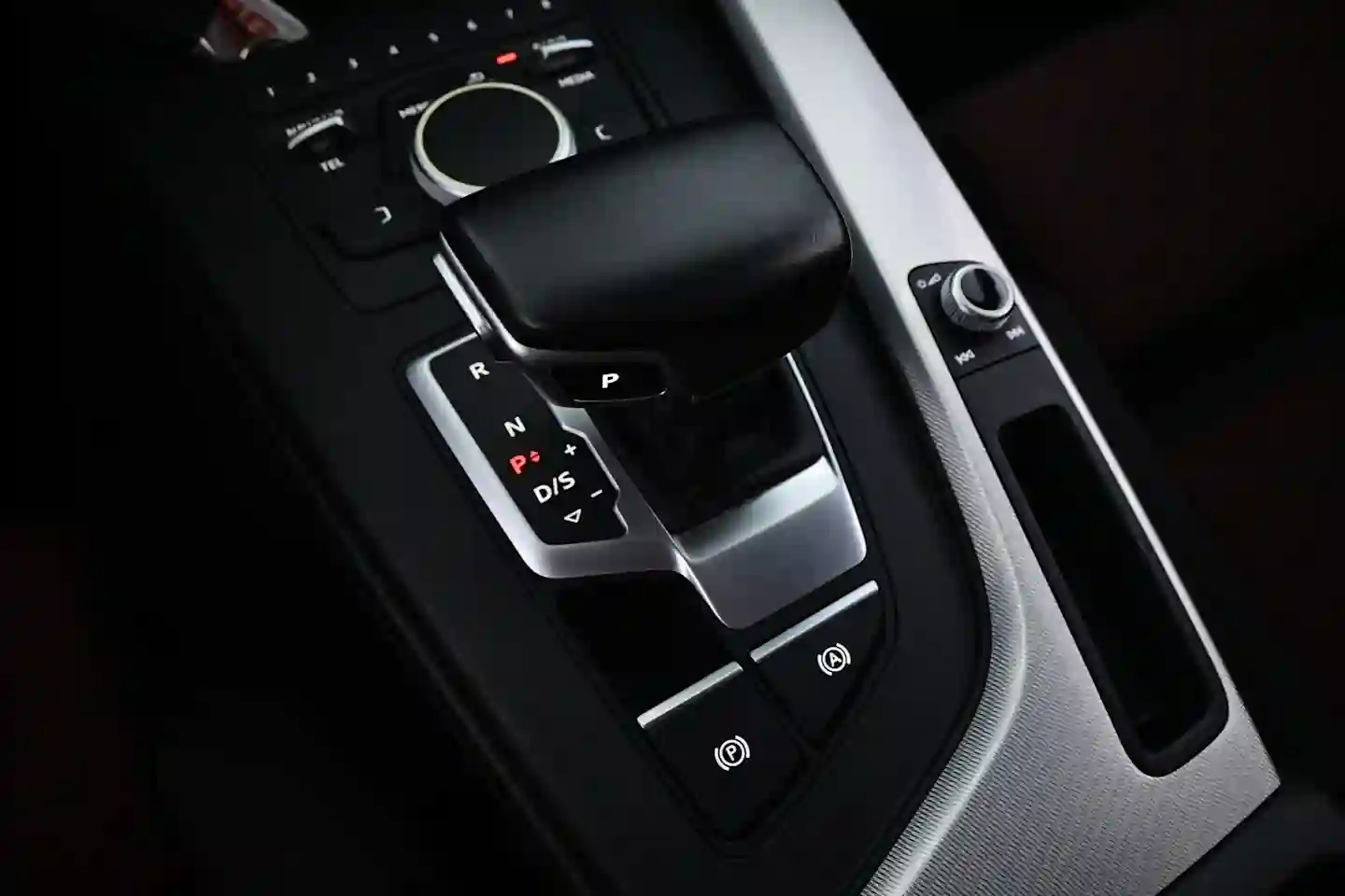 Car Image - 5uSb6BcDrAA3kCv97OmFSy