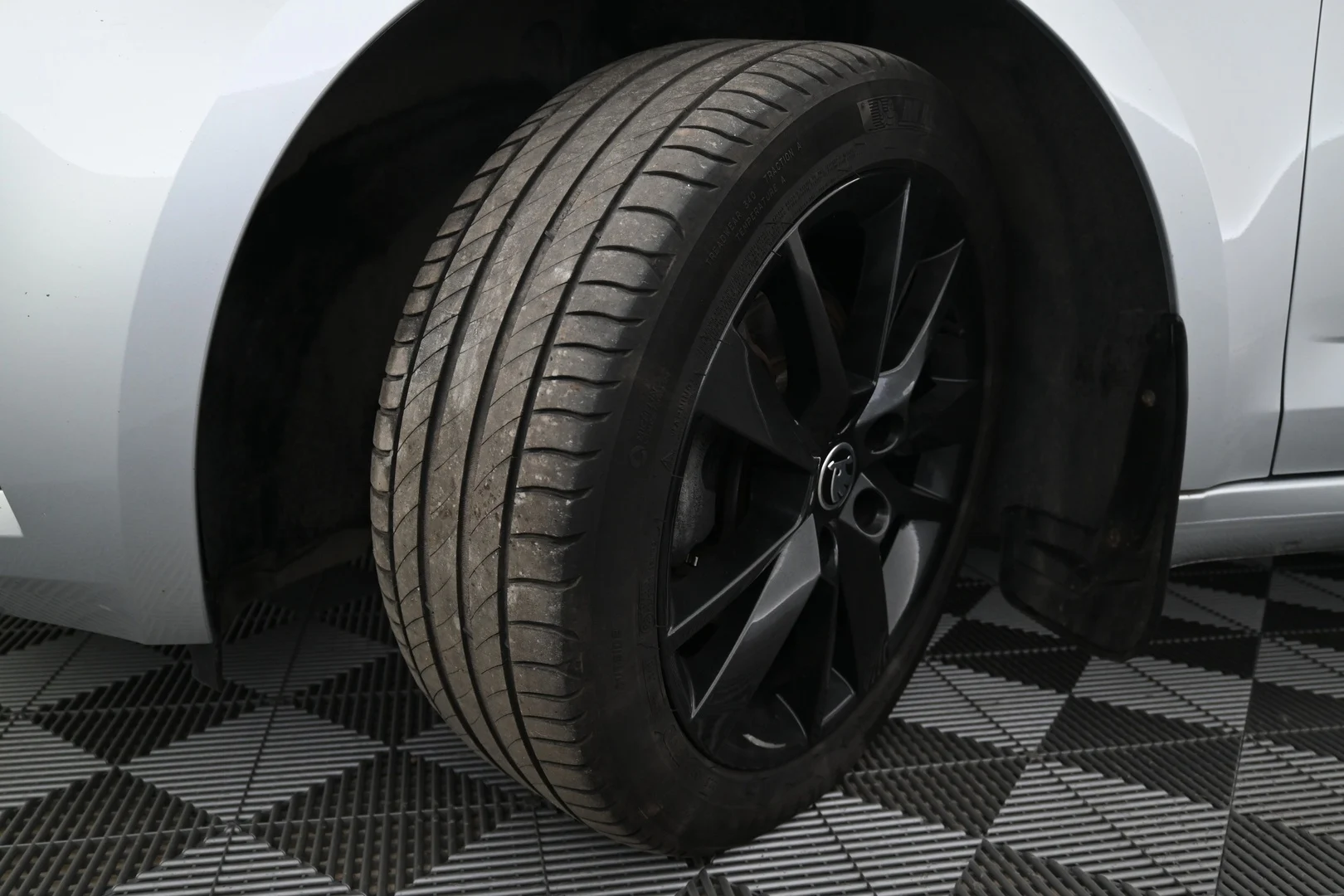 Car Image - 3k7qavMsr4cNDD8FSuWIV6