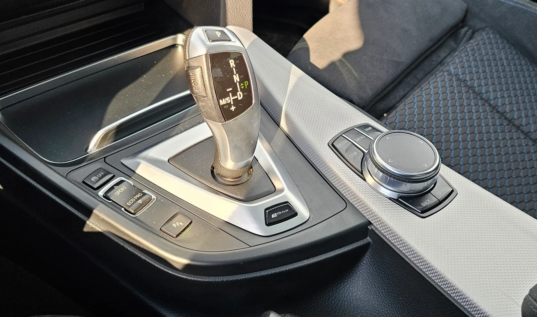 Car Image - 2JbHthMQphIXd1srjTPyvt