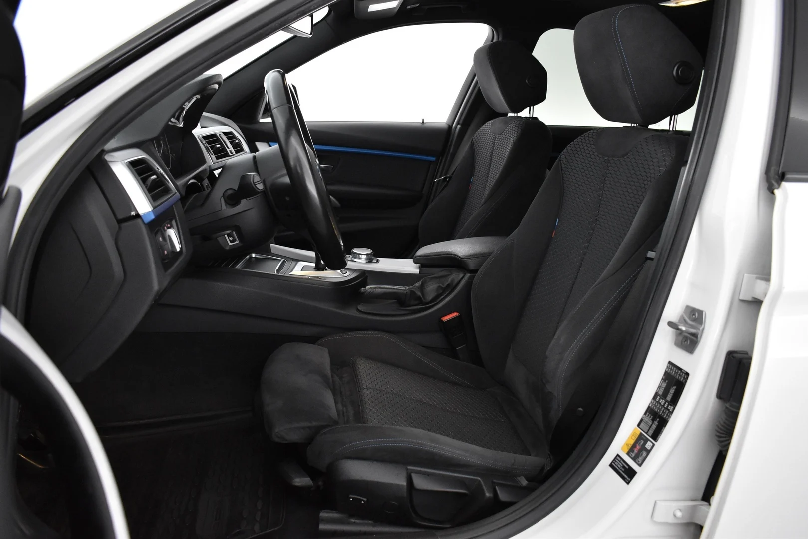 Car Image - 2JbHthMQphIXd1srjTPyvt