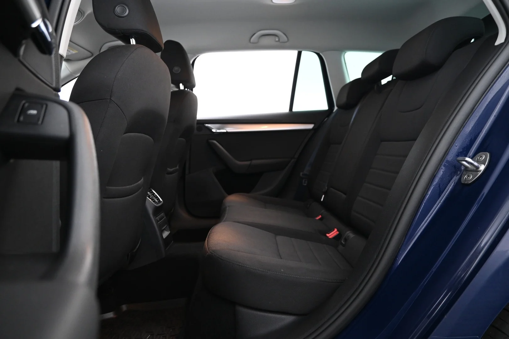 Car Image - 3xb2r0DNTAVQ2aTAB0mkCf