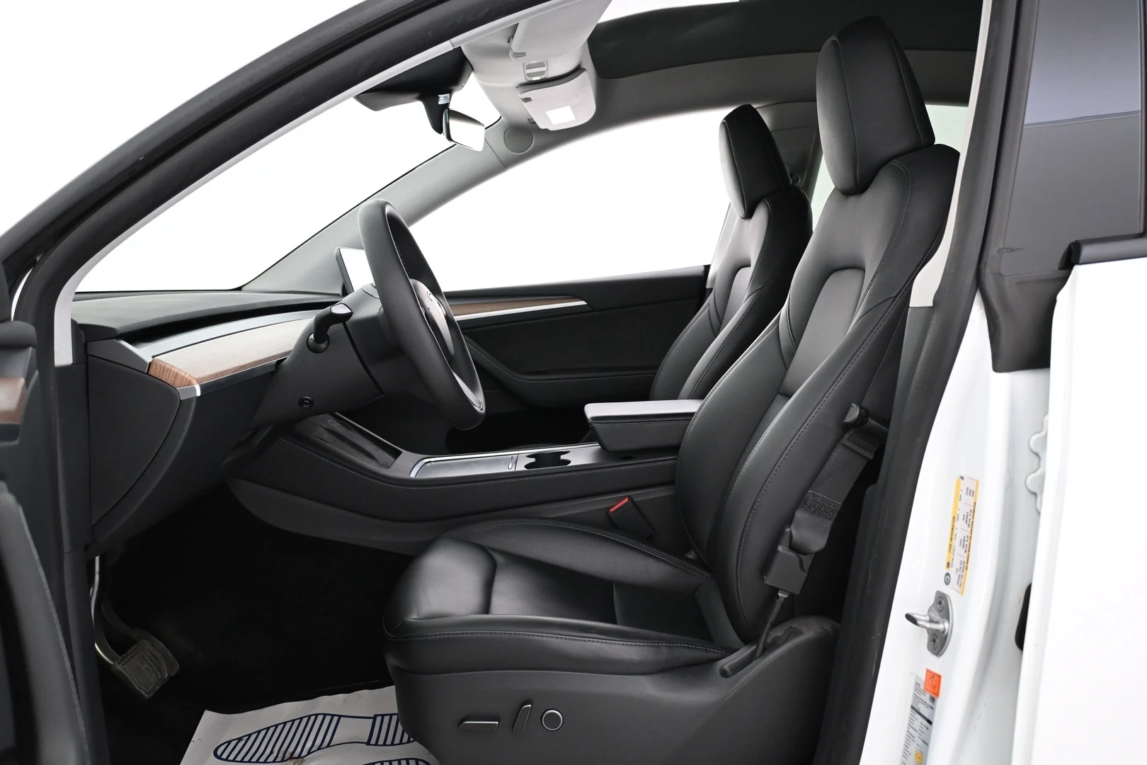 Car Image - 4U1u83Si8IaLEJppFEa7ZZ