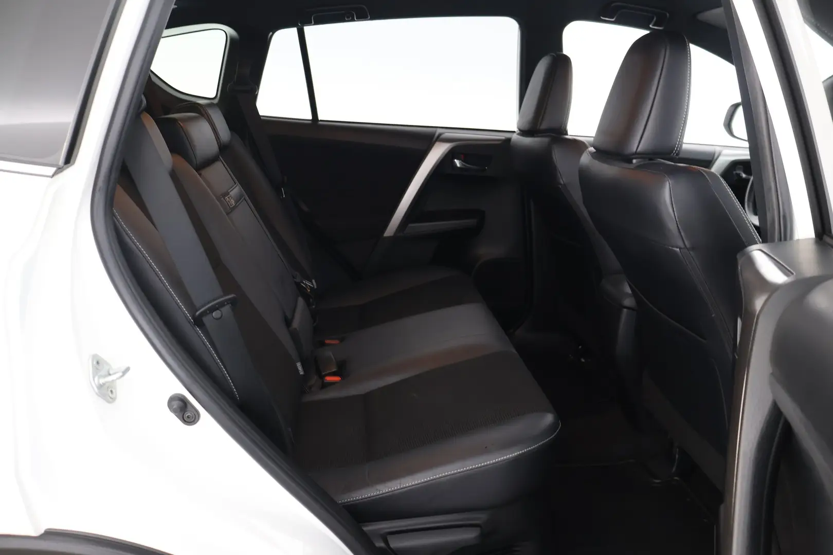 Car Image - 33u21X6WCk7S8zOY34Rl8C