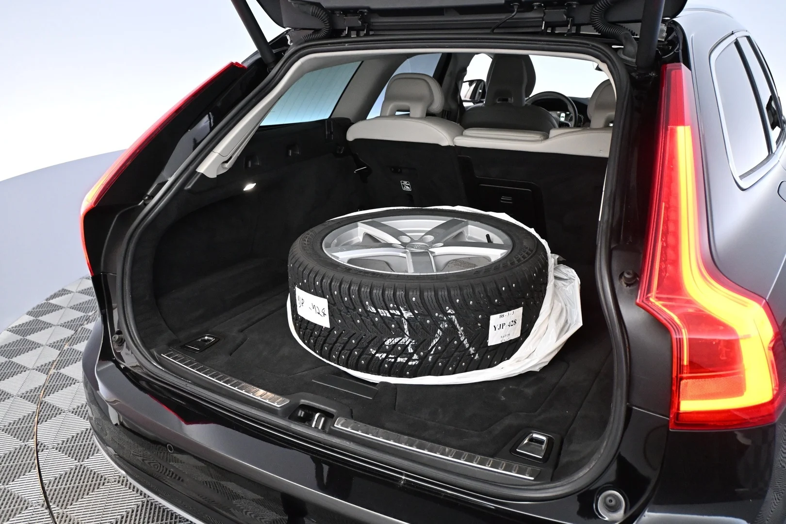 Car Image - 1tcF4wBW55rNBAkDCnZBtl