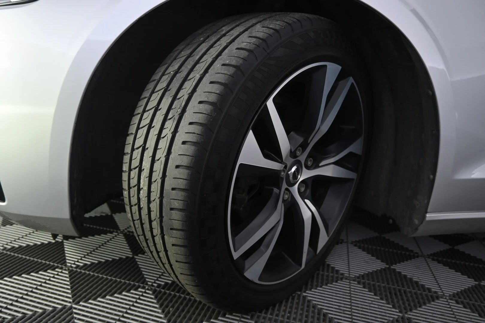 Car Image - 4pjUeRNaZPecvf22lN81go