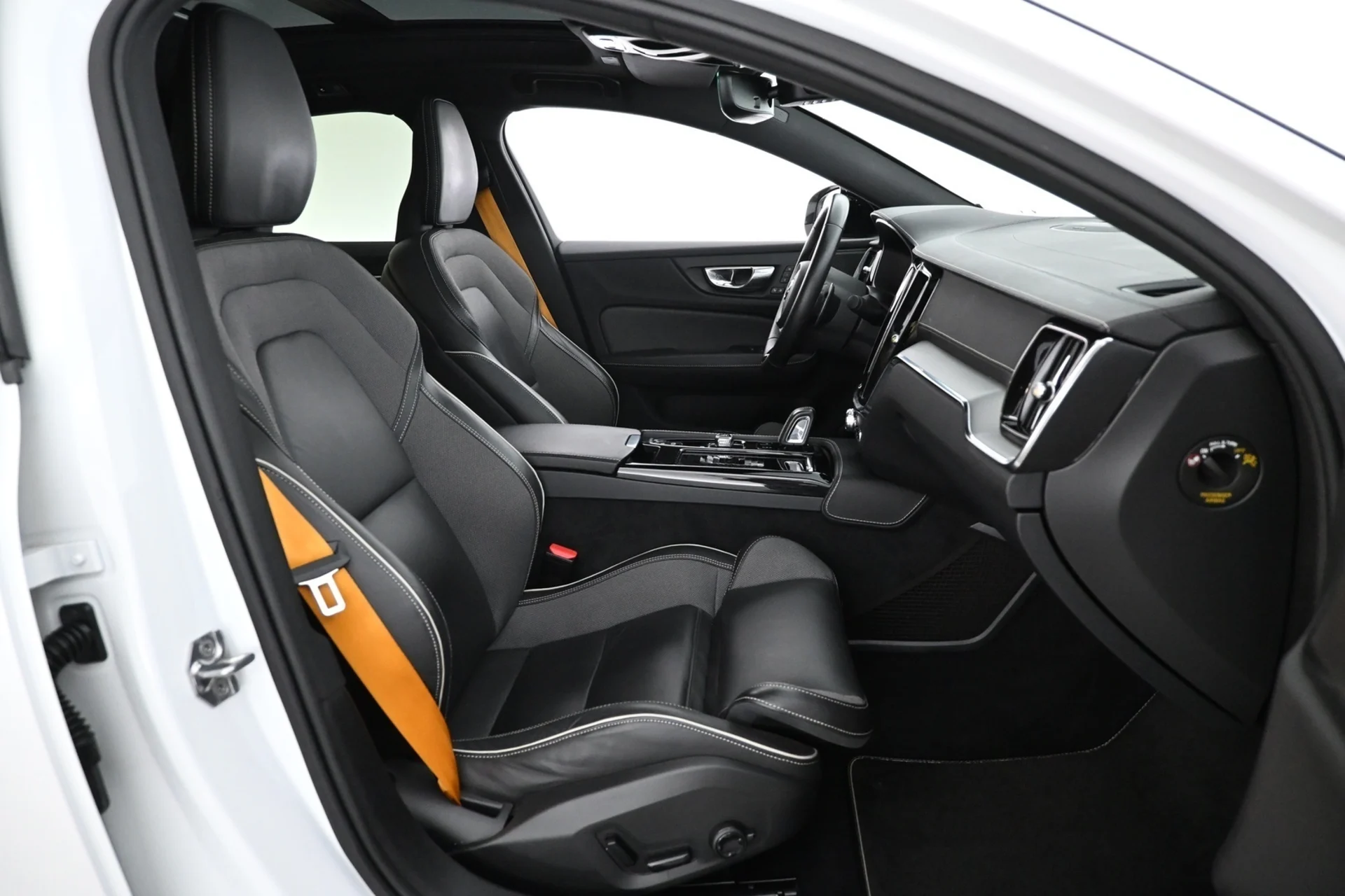 Car Image - 32GvS3yekf1Gi3i9d3I1wF