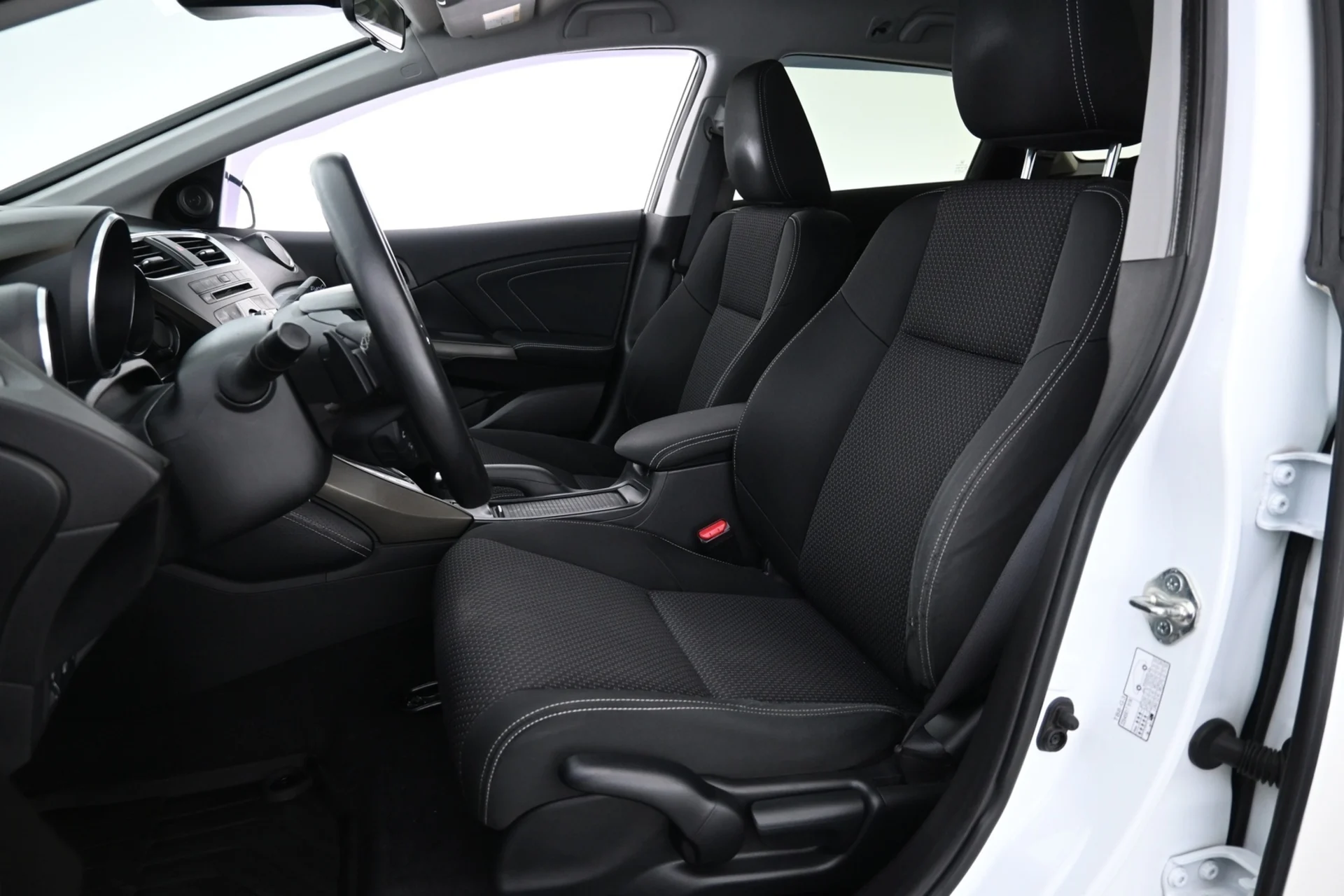 Car Image - 4r8Al0g90pnVeEegpDTiha