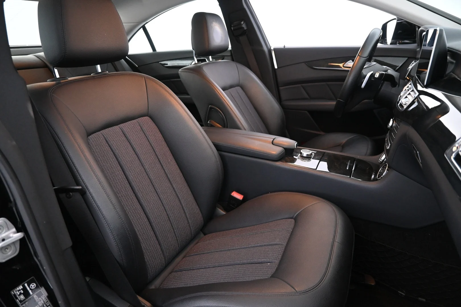 Car Image - 4UybfMvqlRa3Wusjx0LfE3