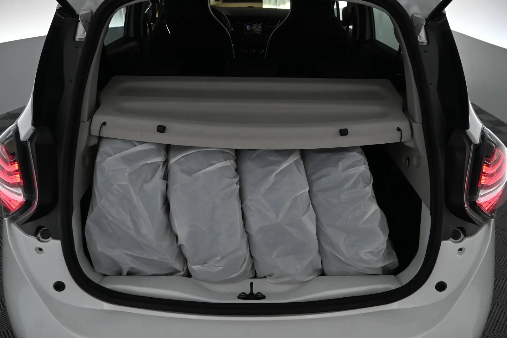 Car Image - 4qyBwgZnRXf71UEvsLZ6Xa