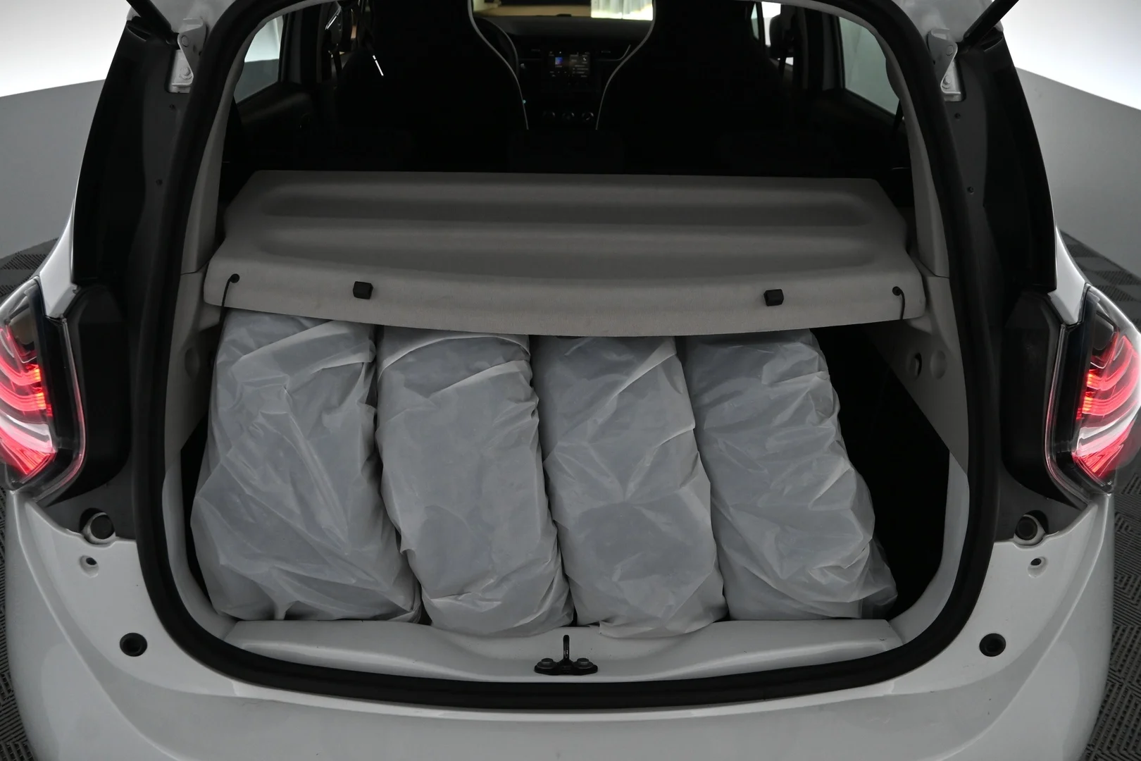 Car Image - 4qyBwgZnRXf71UEvsLZ6Xa