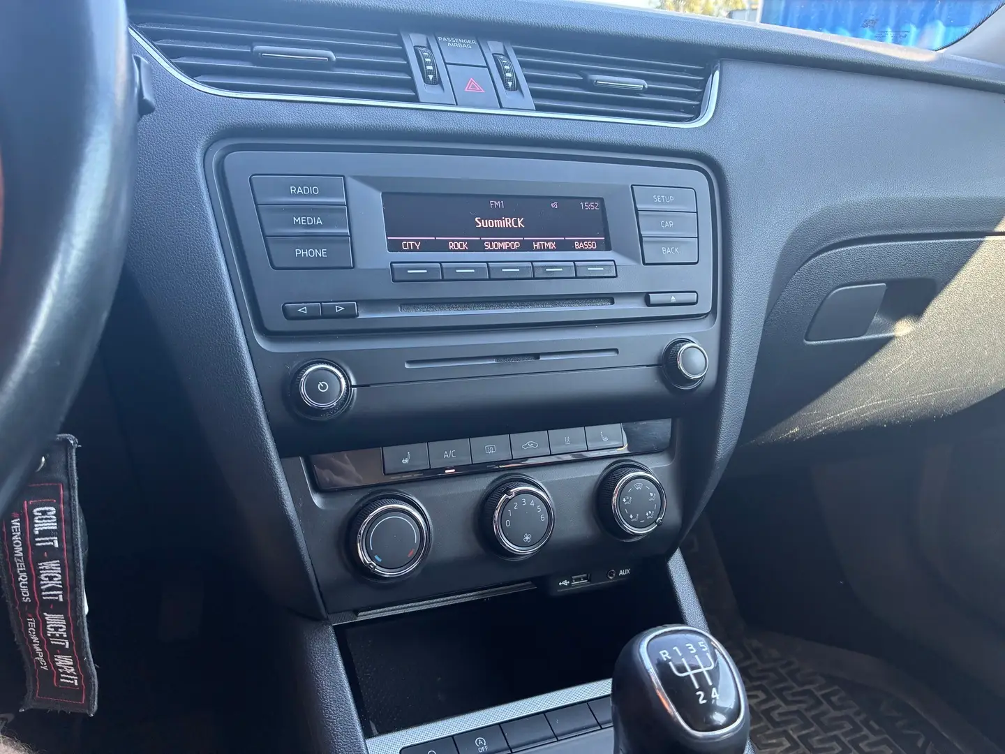 Car Image - 5ArKUb0eBEtdTCjbCAXT1l