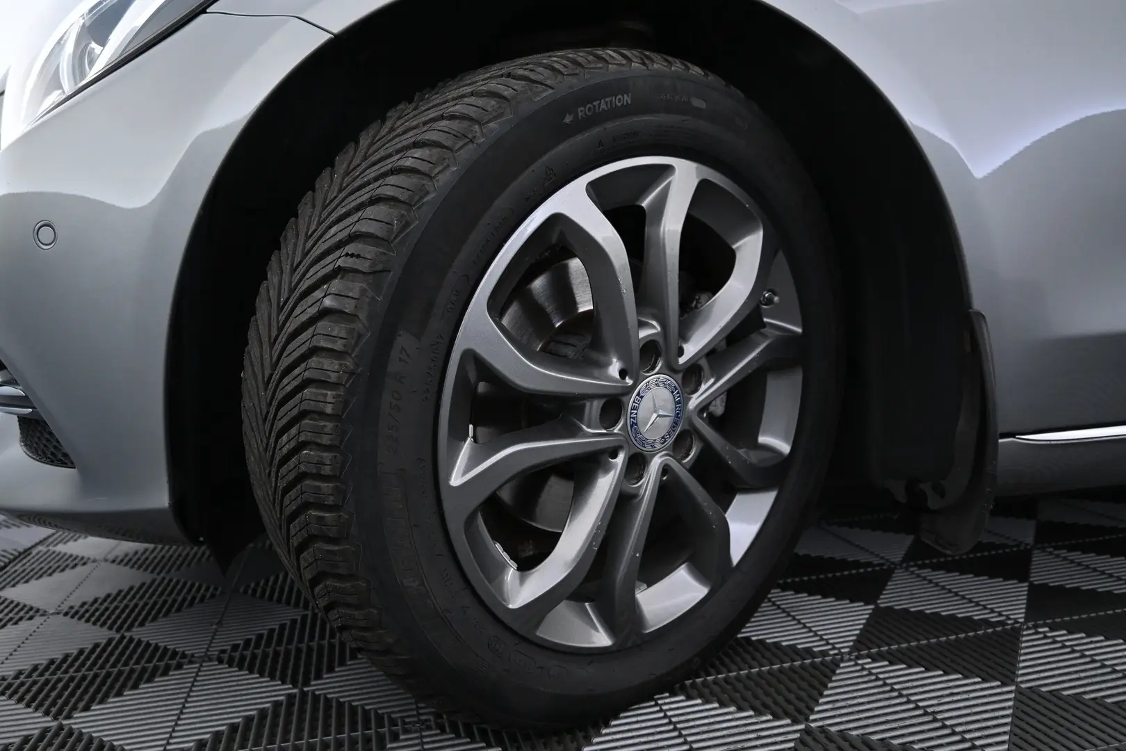 Car Image - 1TrvBSQlrkAozOUvFCDig3