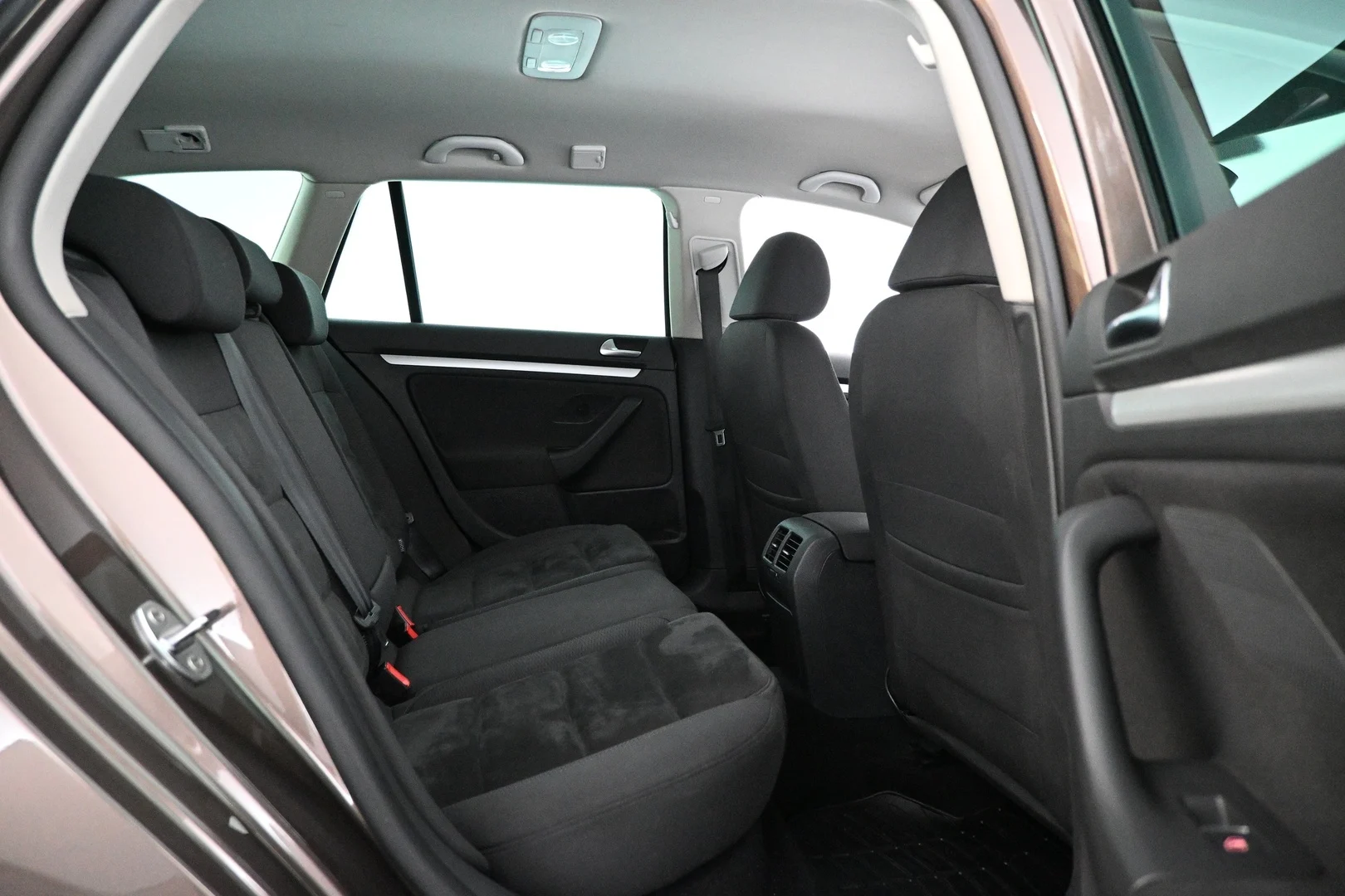 Car Image - 6Nvo61IOhbCqdvRks9lfdB
