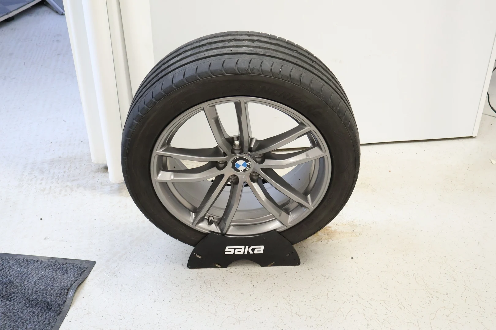 Car Image - 3DmOA0bsZYt5keZviipcvn