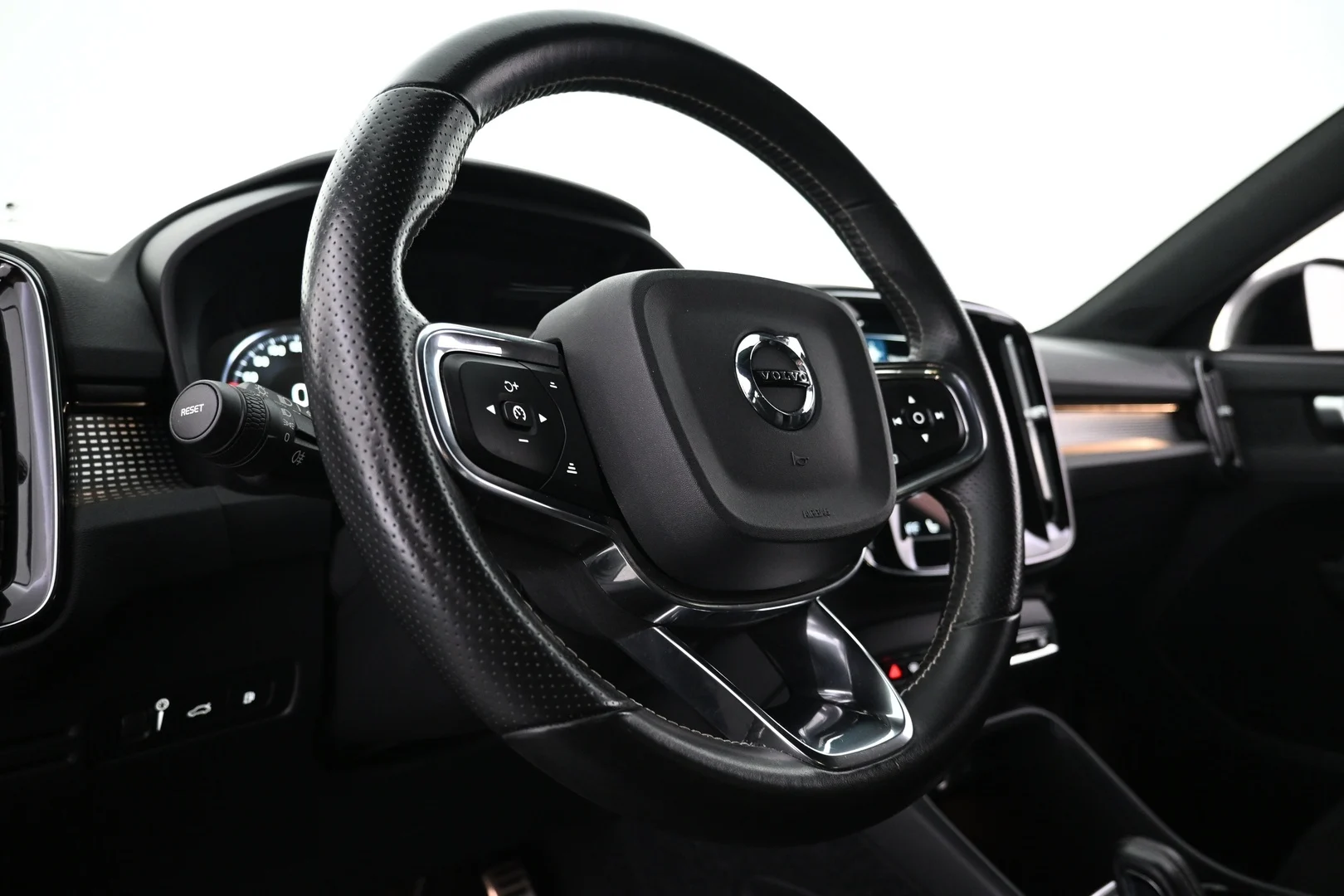 Car Image - 1LO32Q4XUIiU3pkQYiJ5eV