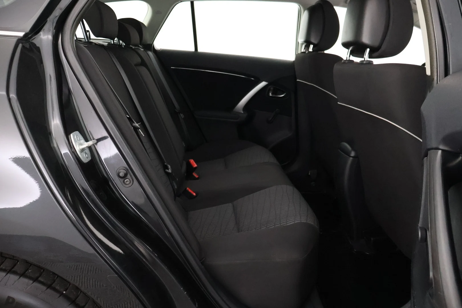 Car Image - Kn3QfMfeQZYuOOrU9DrVO