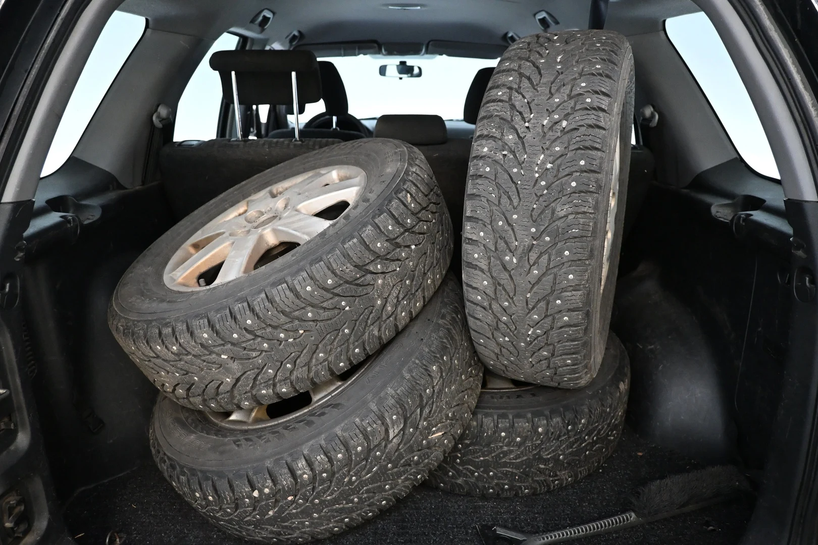 Car Image - 7yLoRxbdFy9CzH0md2l2PI