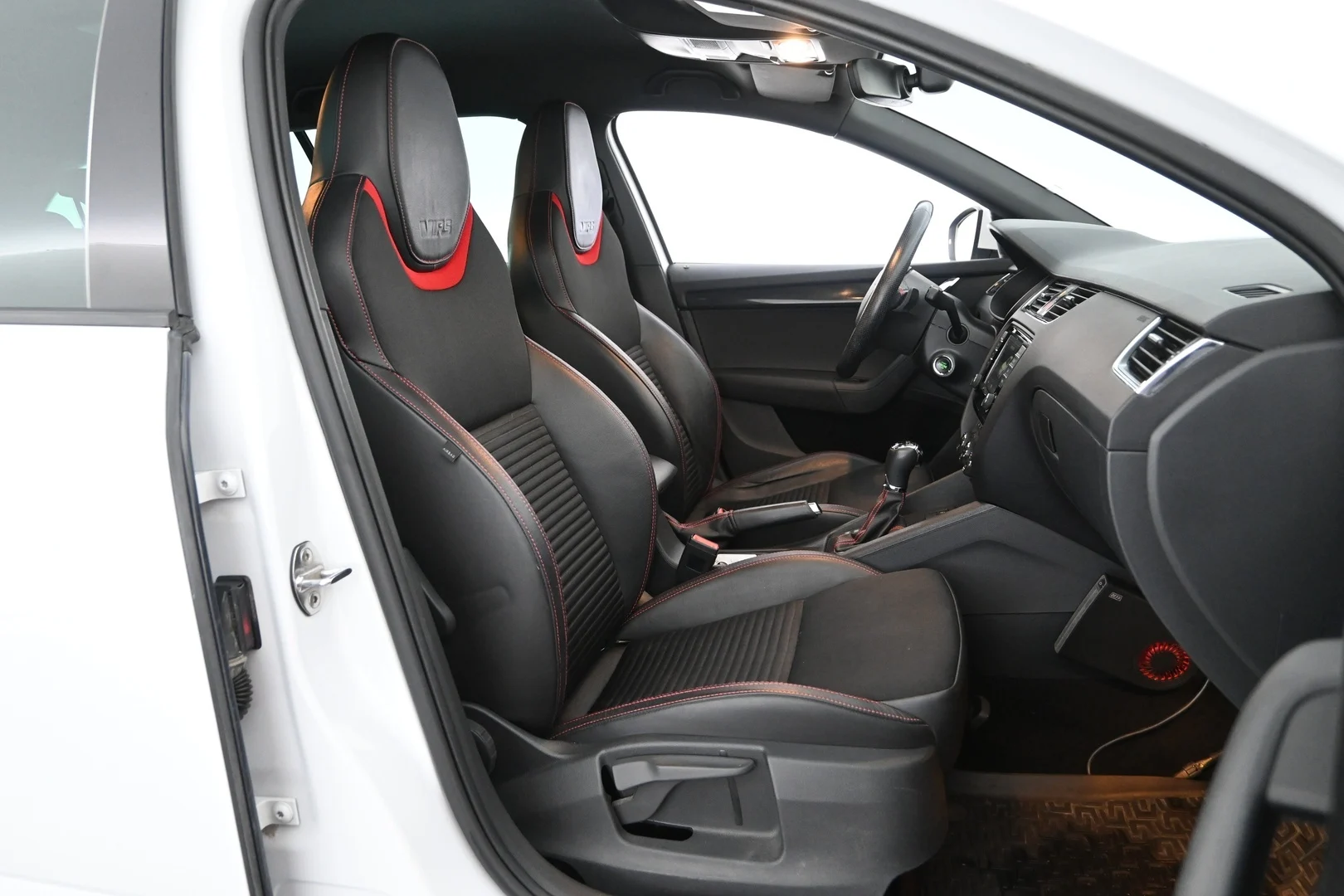 Car Image - 1YovOHW3QaEarbbtDP9Ac4