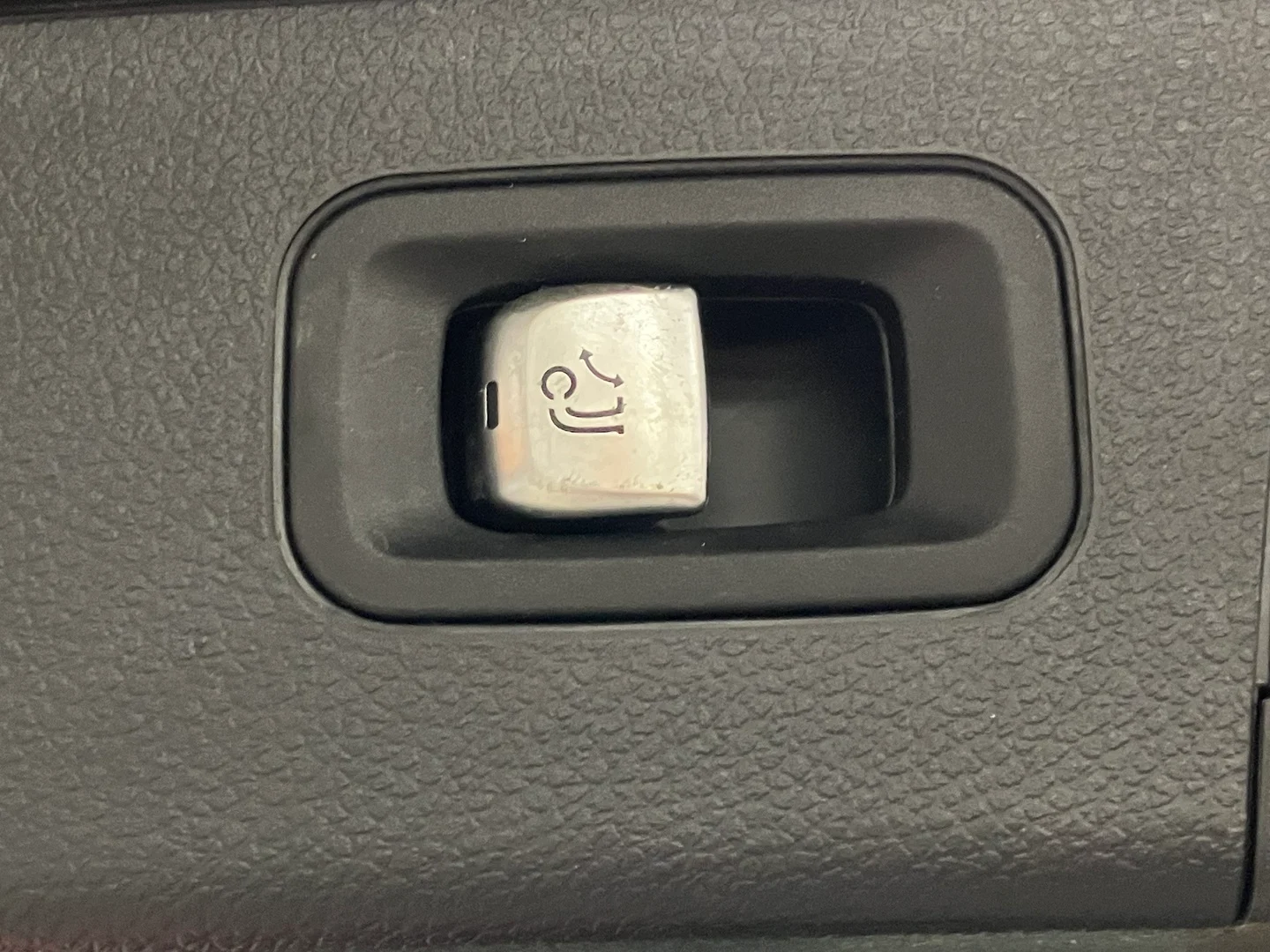 Car Image - 6BKVcOC1BgWBh6os18kR74