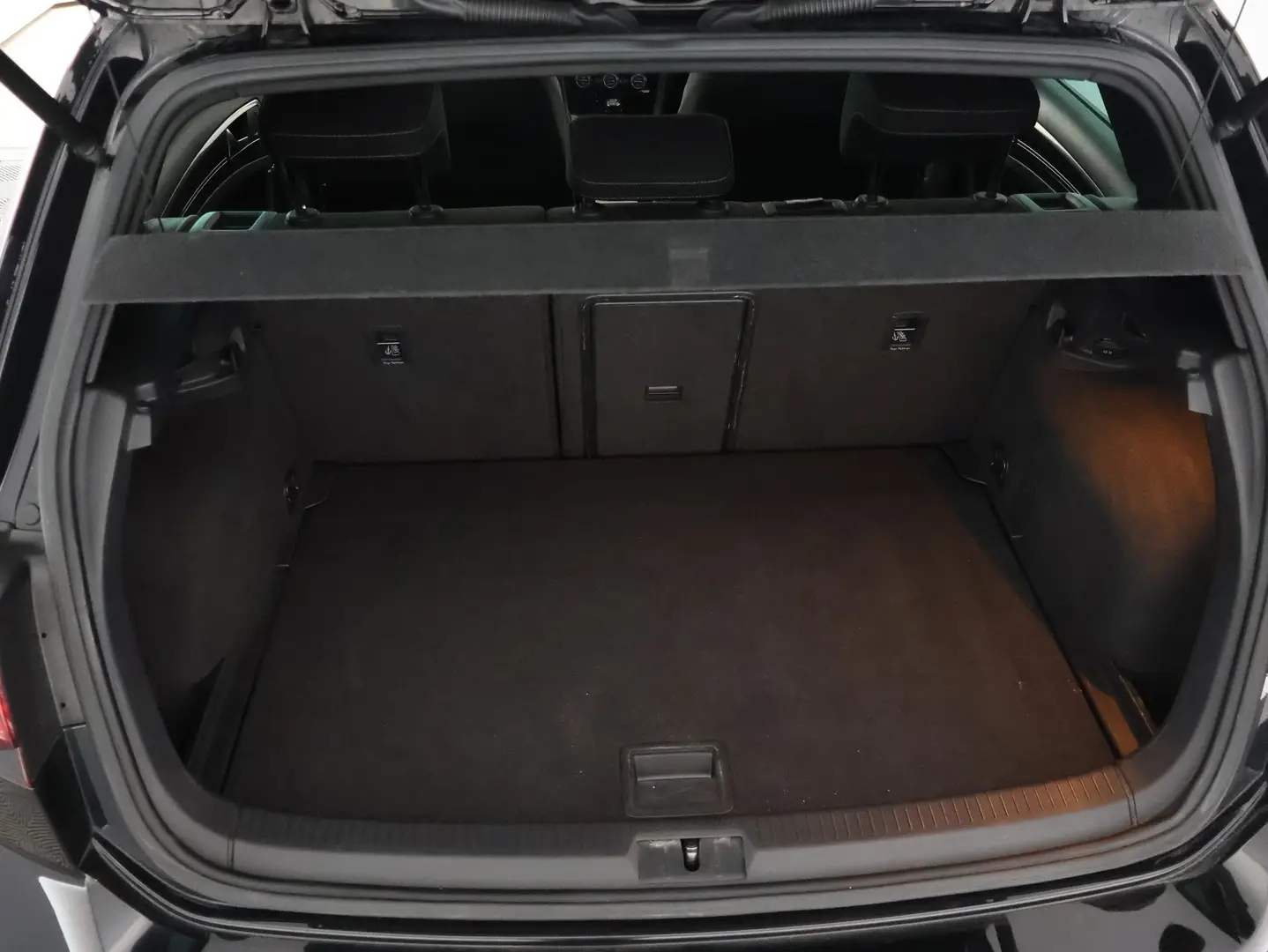 Car Image - gP1SHWCgqMOJ0Nd8zXWfX