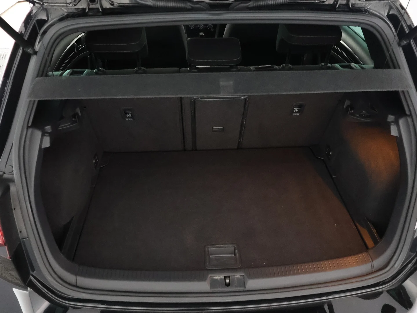 Car Image - gP1SHWCgqMOJ0Nd8zXWfX