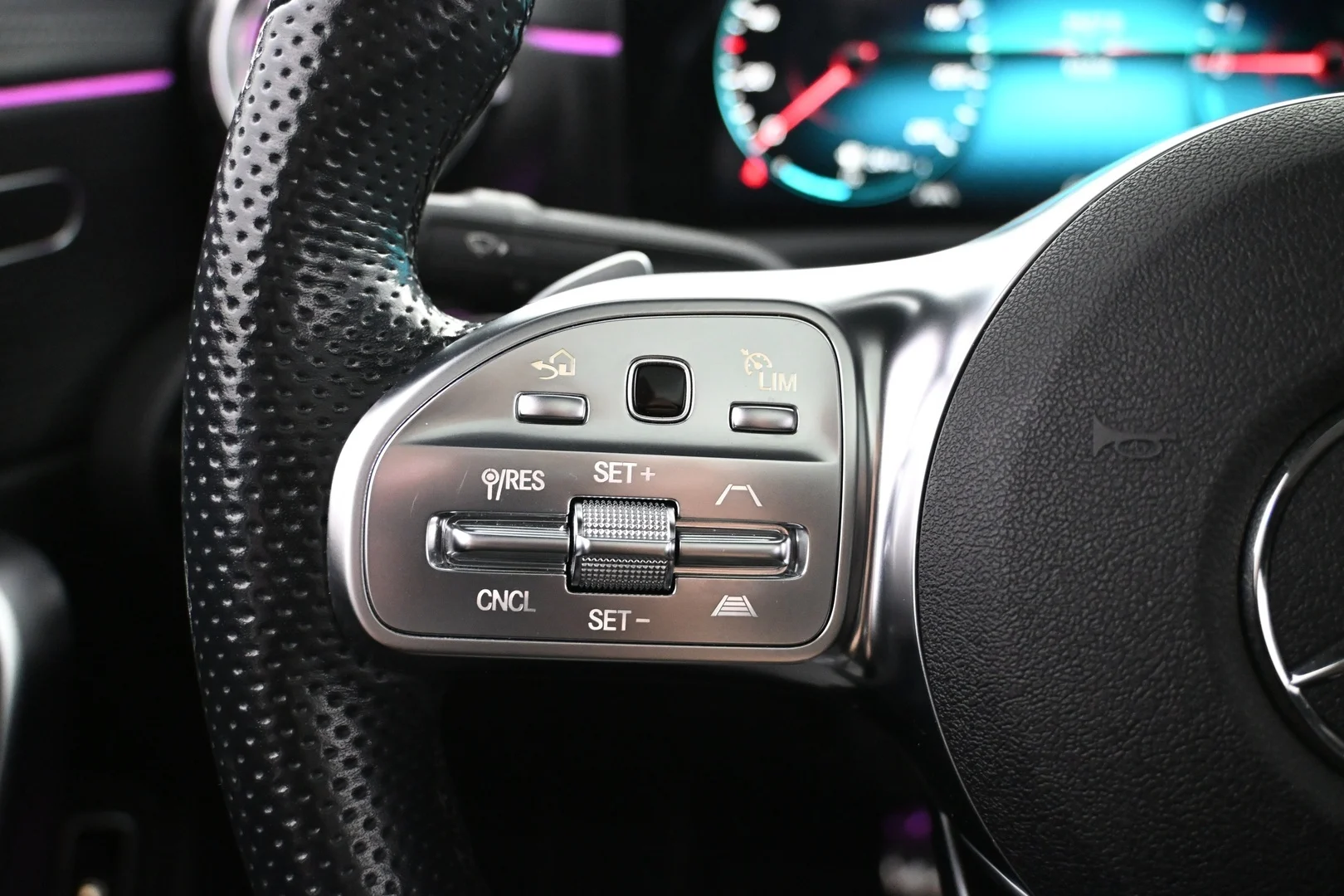 Car Image - 1chbYBBC1YN7jCrXDkYeTz