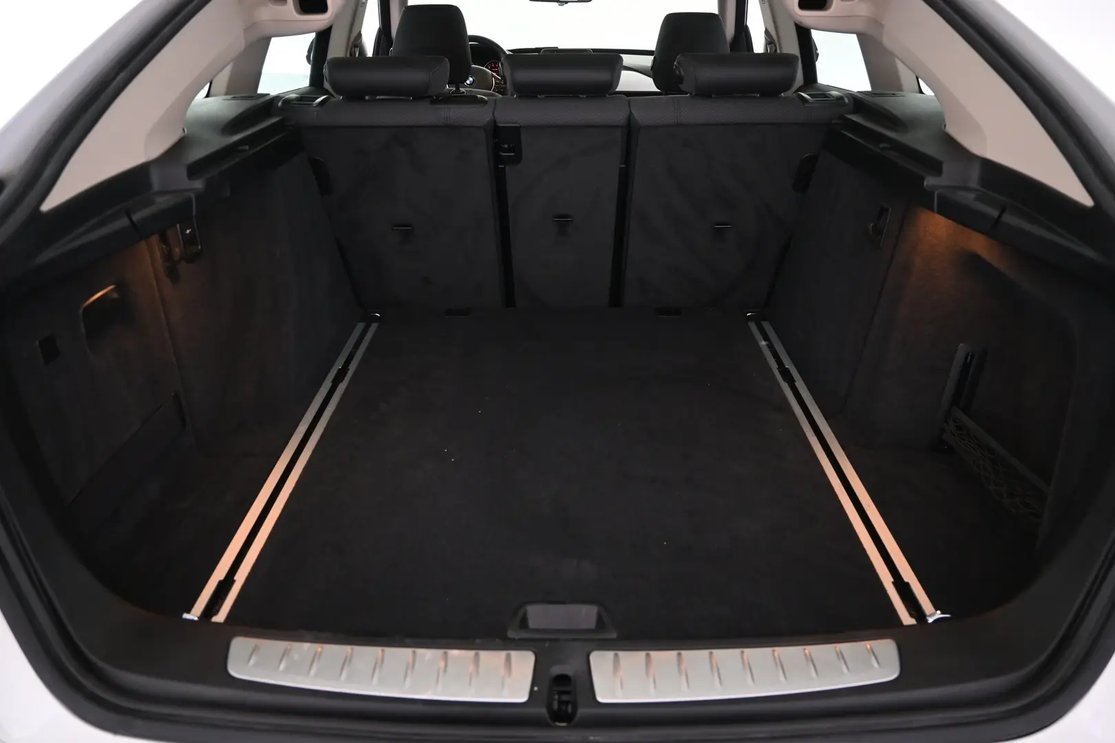 Car Image - 7qoQhVSRe0LLN4XzTwELJ7