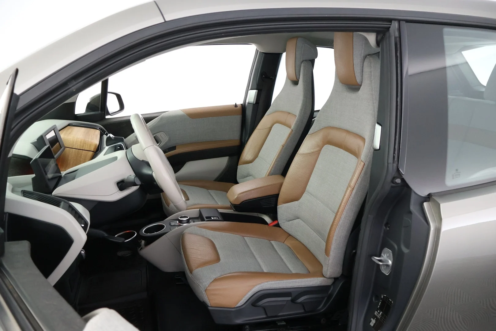 Car Image - 4f7OzMoBCvlURJXeDaxDHI