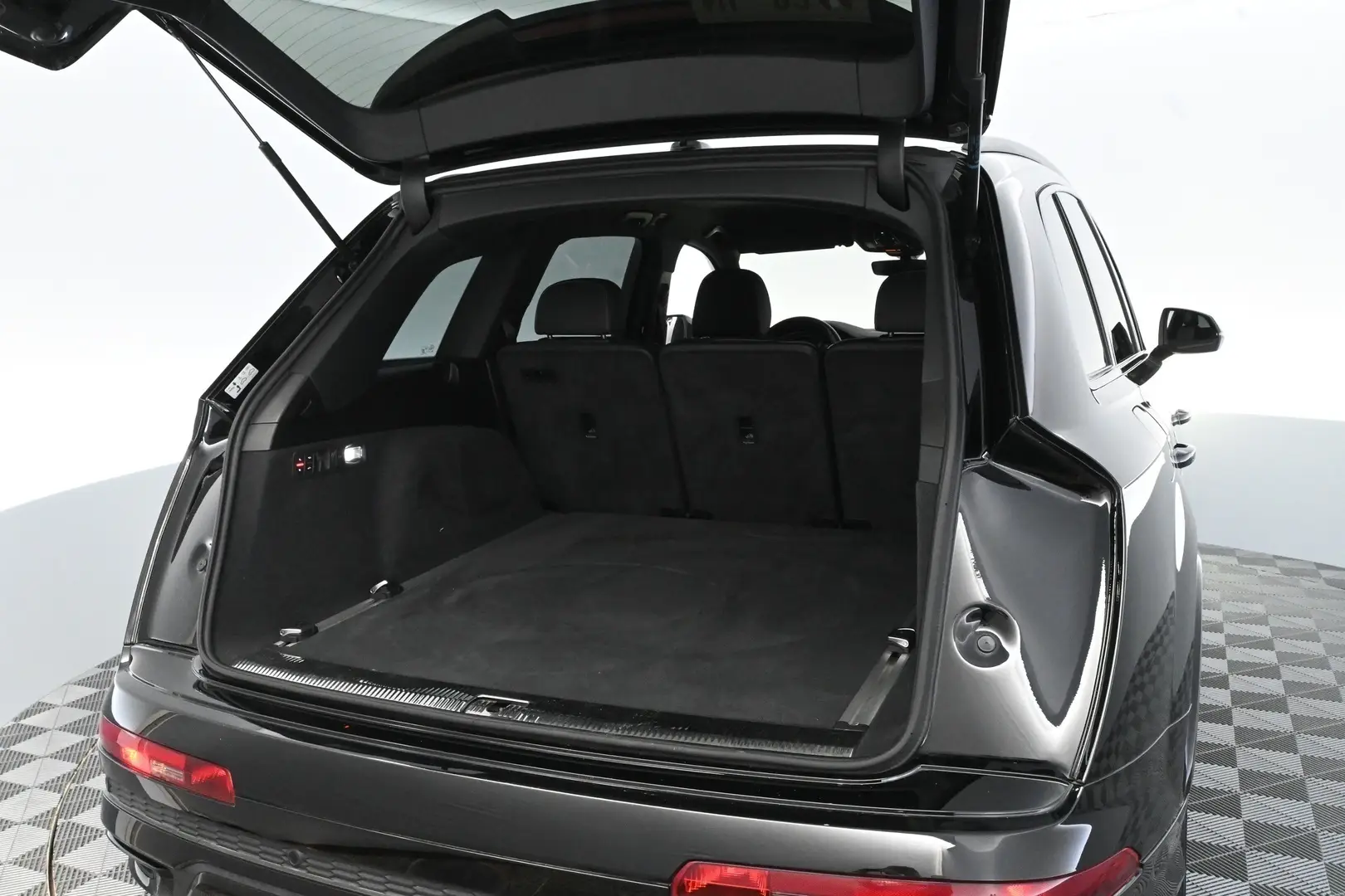 Car Image - 5NtqHOEUfpiUMa9xpOzx5c