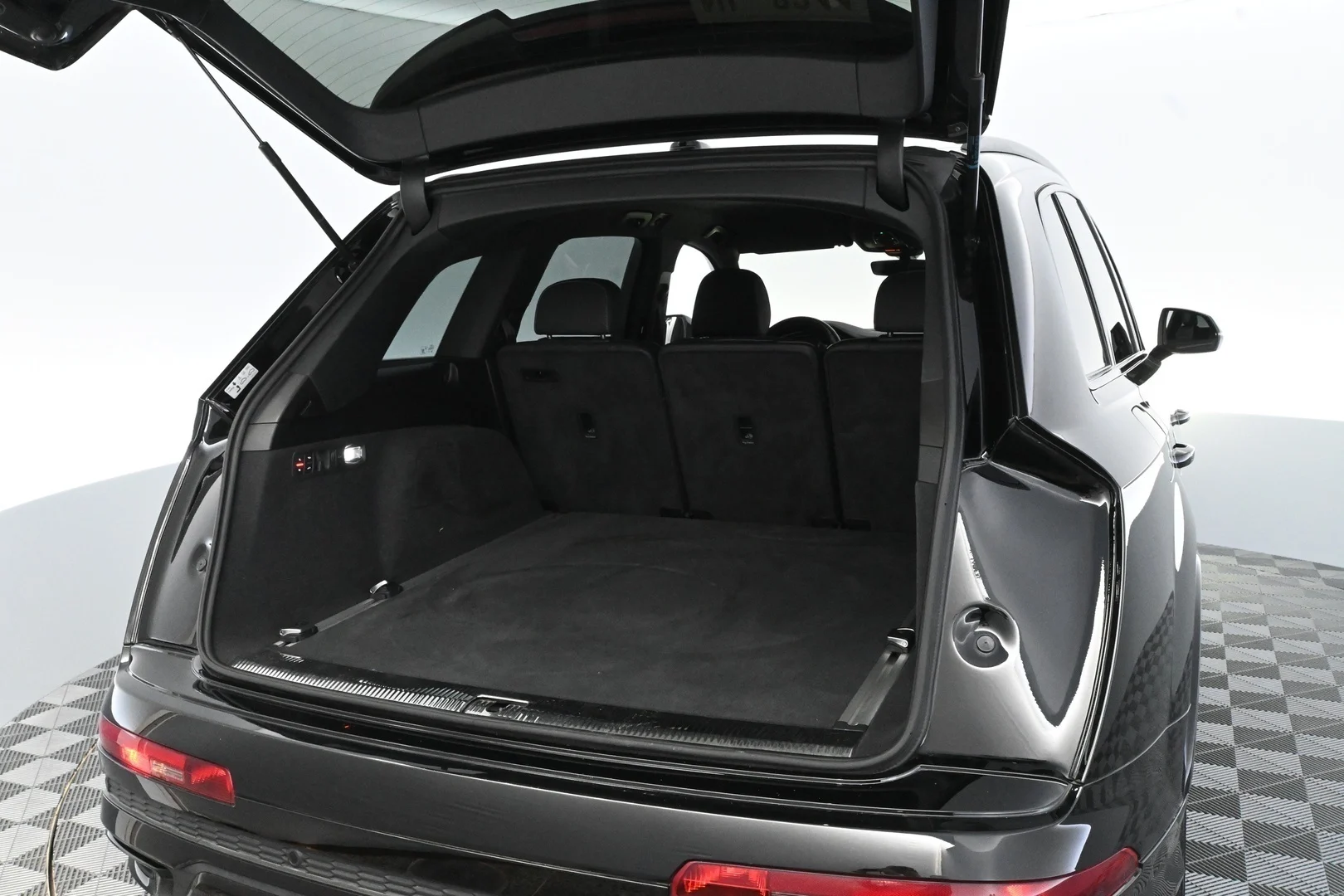 Car Image - 5NtqHOEUfpiUMa9xpOzx5c