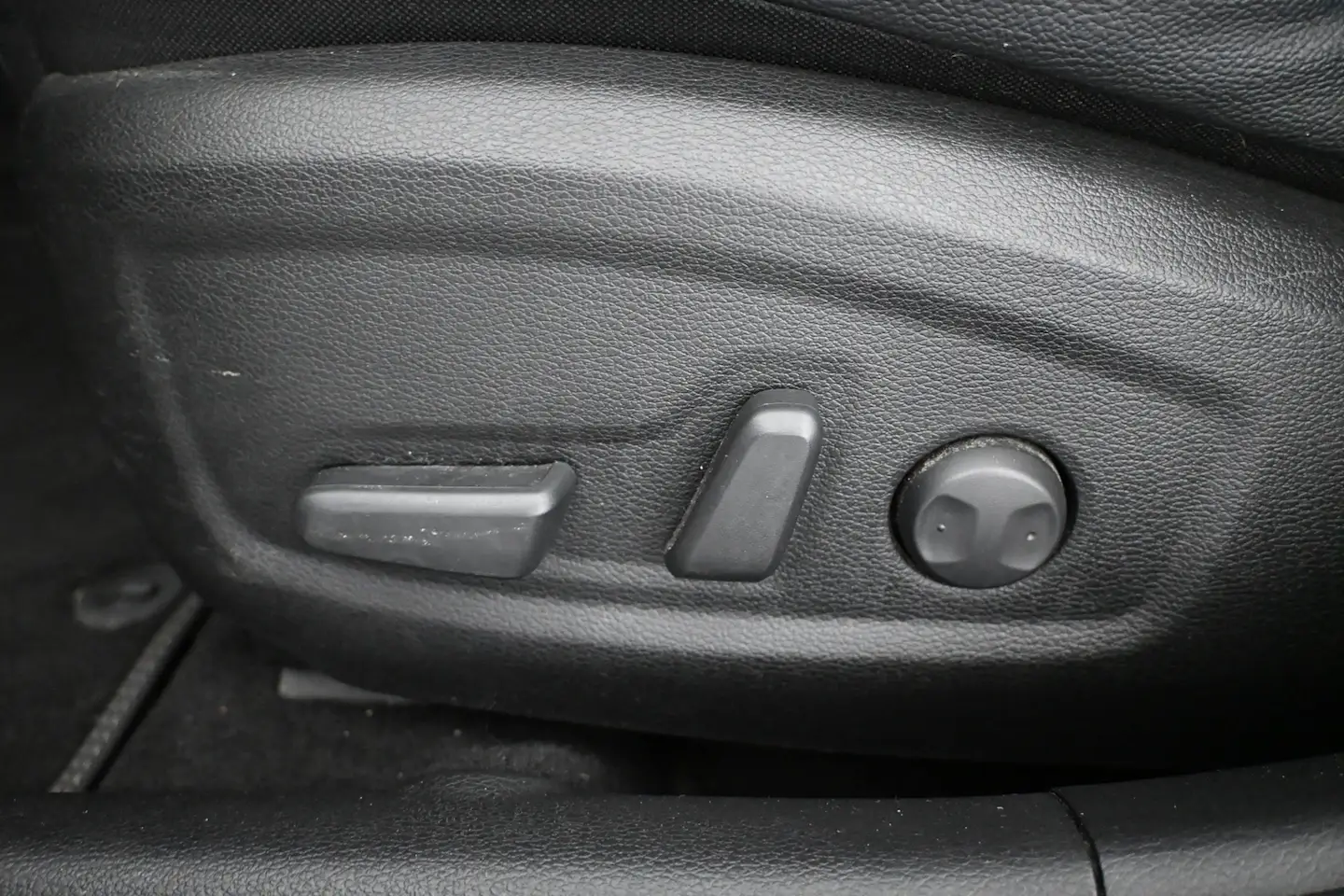 Car Image - 4T9zpYSP39In1P9zea7liu