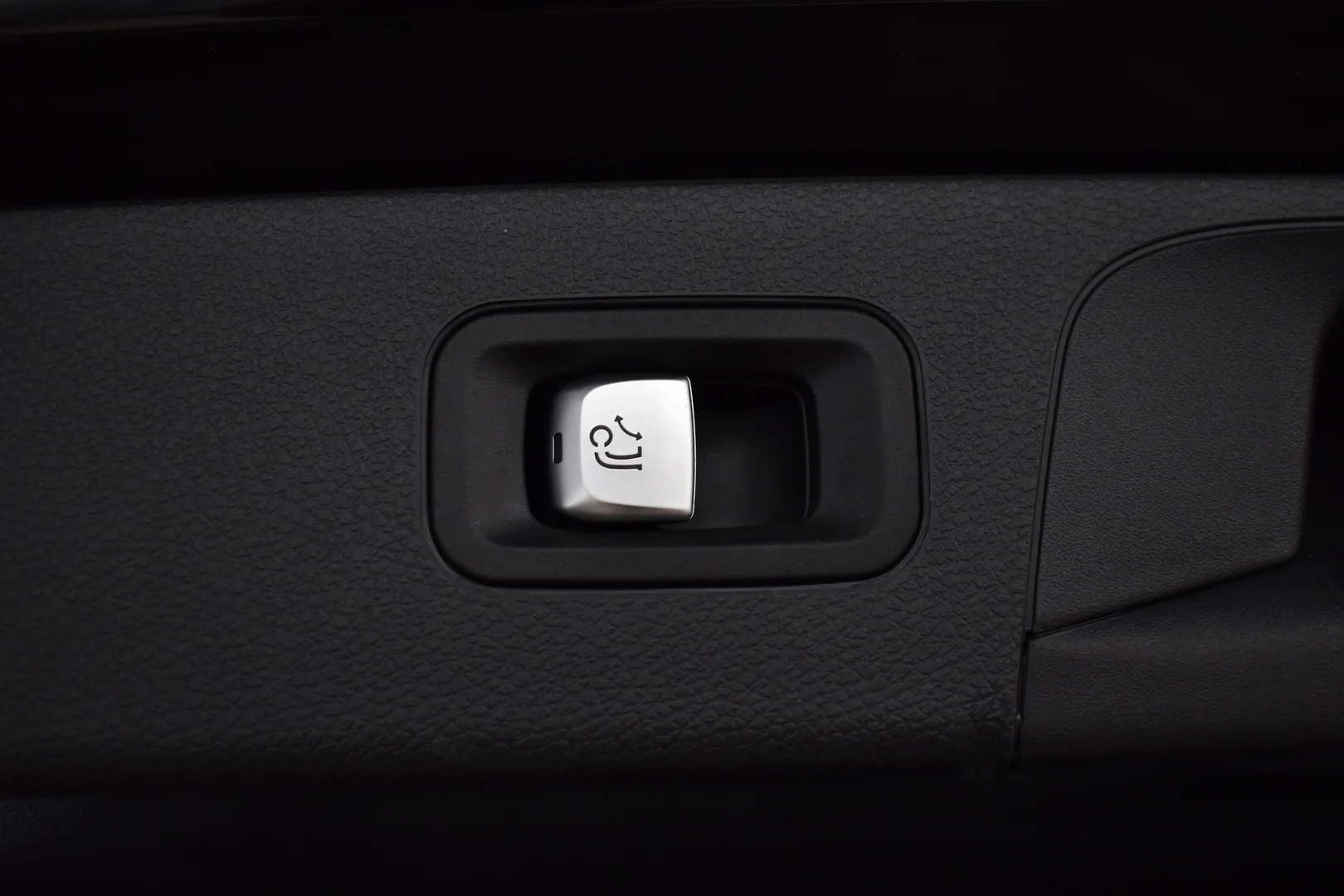 Car Image - 2kG9kUyFWZdt8Q61Ht7deN