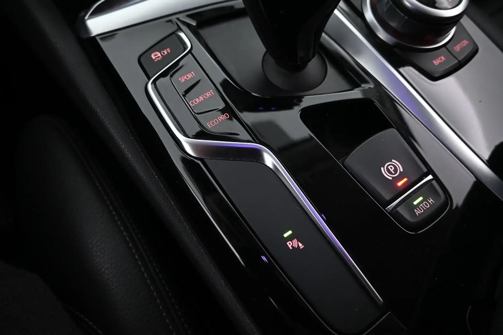 Car Image - 9RPNEC32VBFpnnaS7VdfA