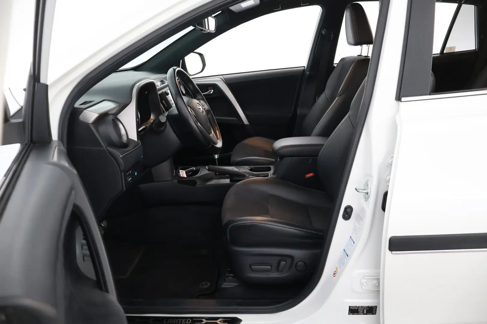 Car Image - 36V0vPAa9UmnYlAErTnEcO