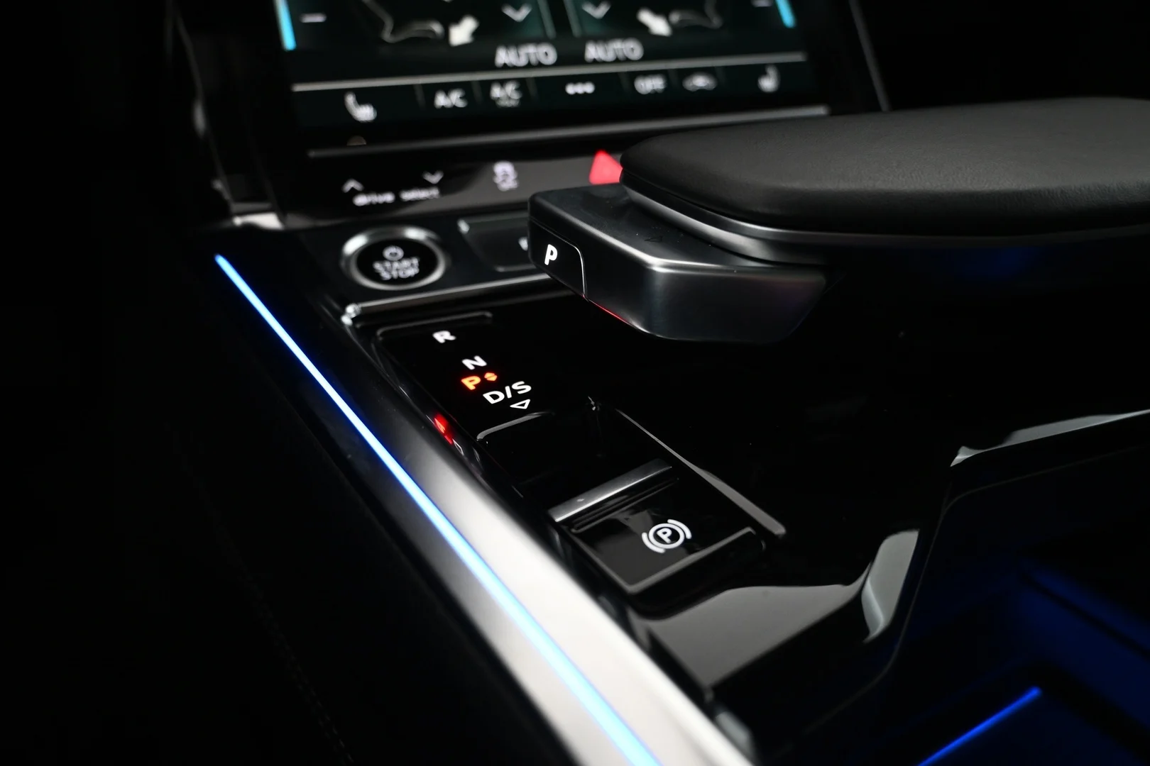 Car Image - 5xzY1zaLoBB71AWTcLlMfg