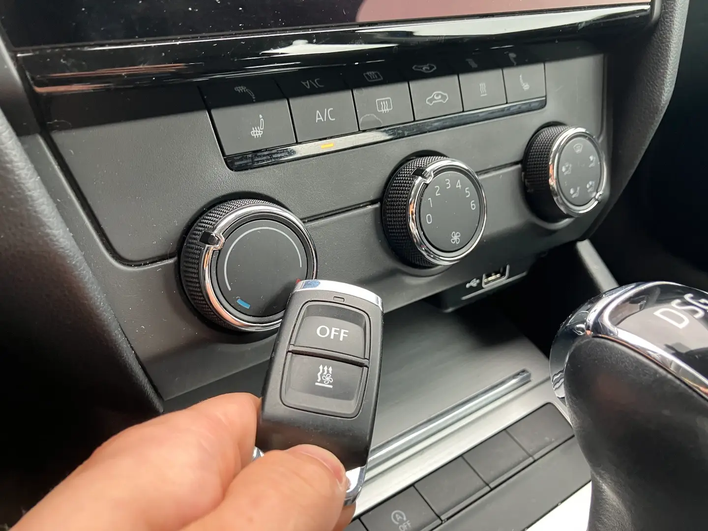 Car Image - 4IYAlPh2Bmz0a6QzDiIAz1