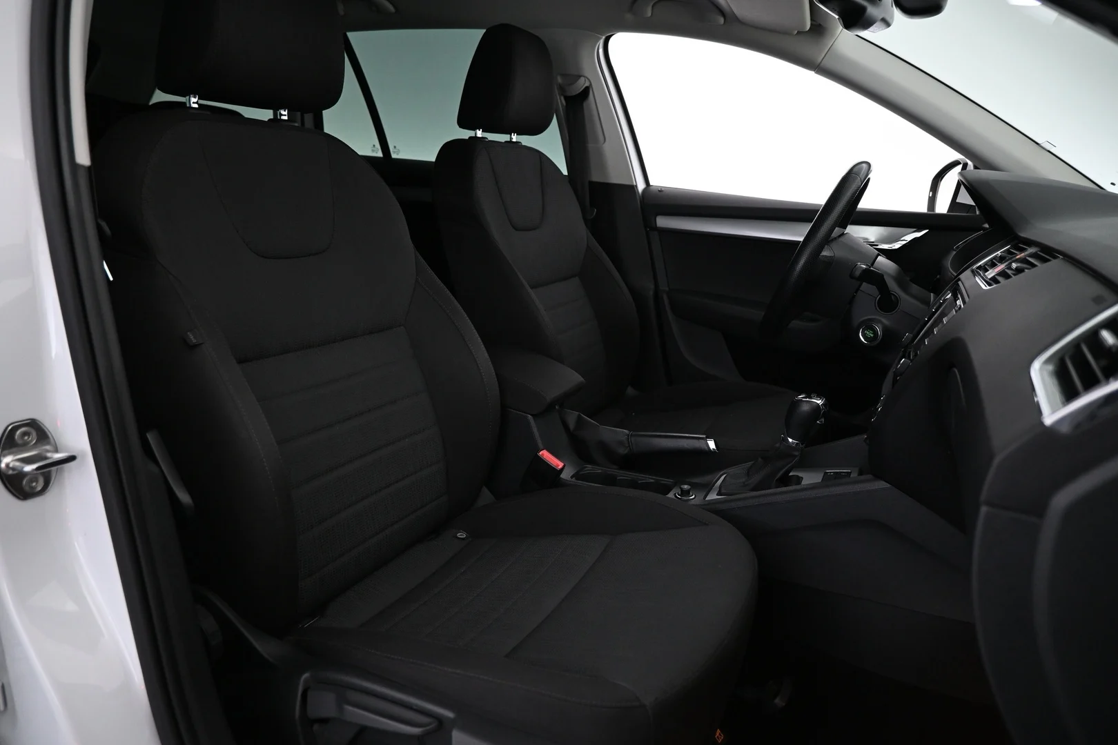 Car Image - 7L1sp9m9TnY8U71oJalGuT