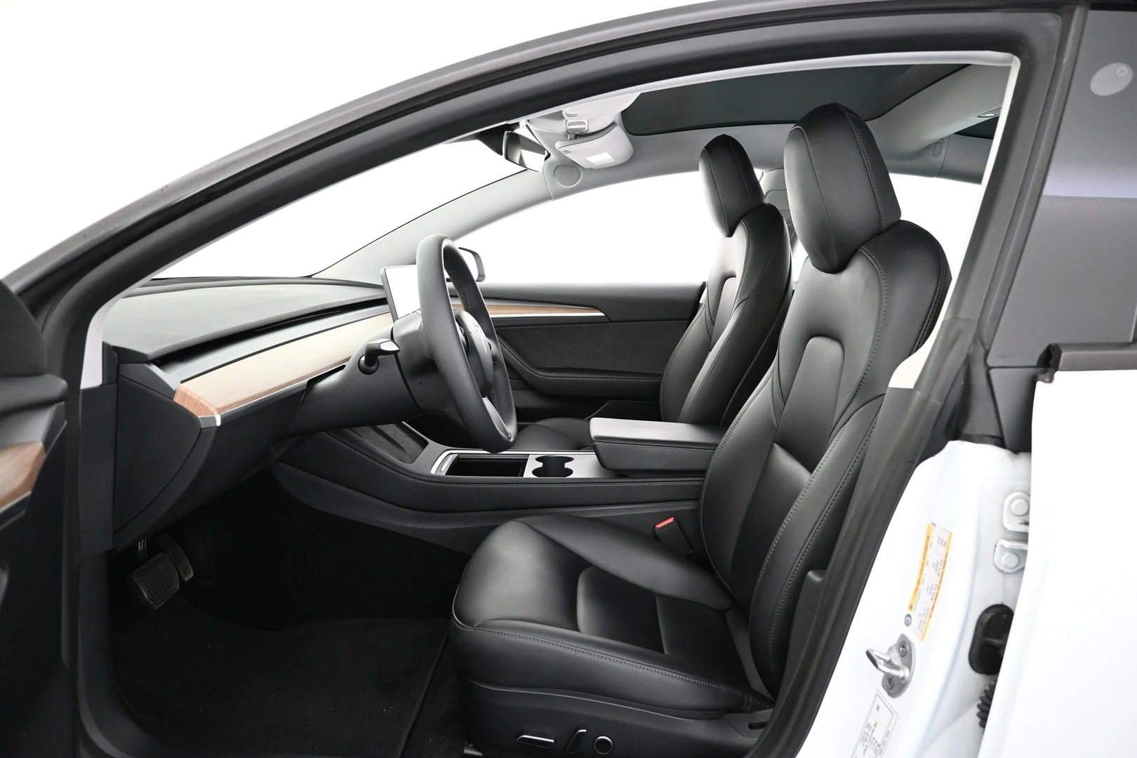 Car Image - 3hZDSDXqyJc8FiYlDESoPf