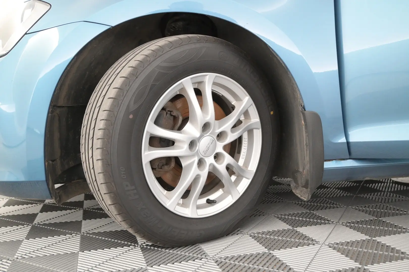 Car Image - 4lvWSzffC6HlW5YYu5w2St