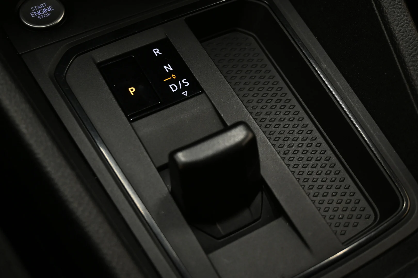 Car Image - 7zeitTk3RE76c5giil8nCU