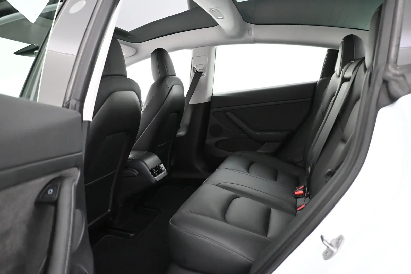 Car Image - WzarpjFbqcBcCyHSoxr1G