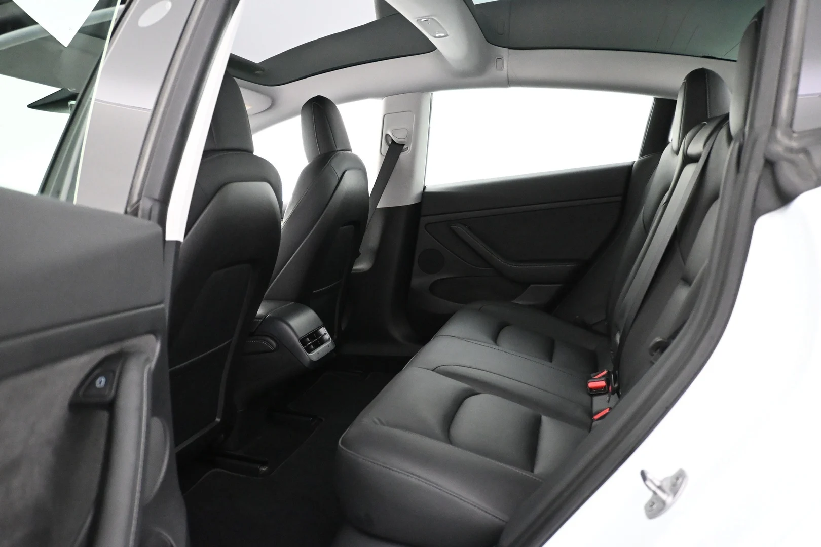 Car Image - WzarpjFbqcBcCyHSoxr1G