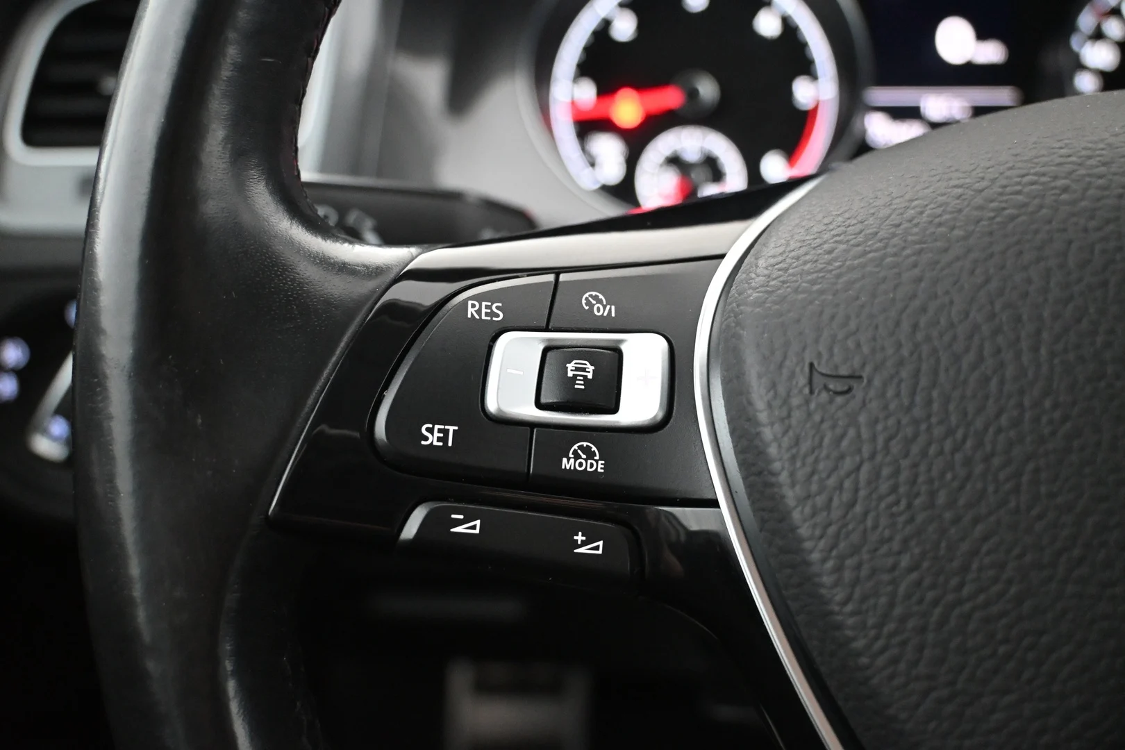 Car Image - 2M7NL4gGvL4wyfDjOTTXE1