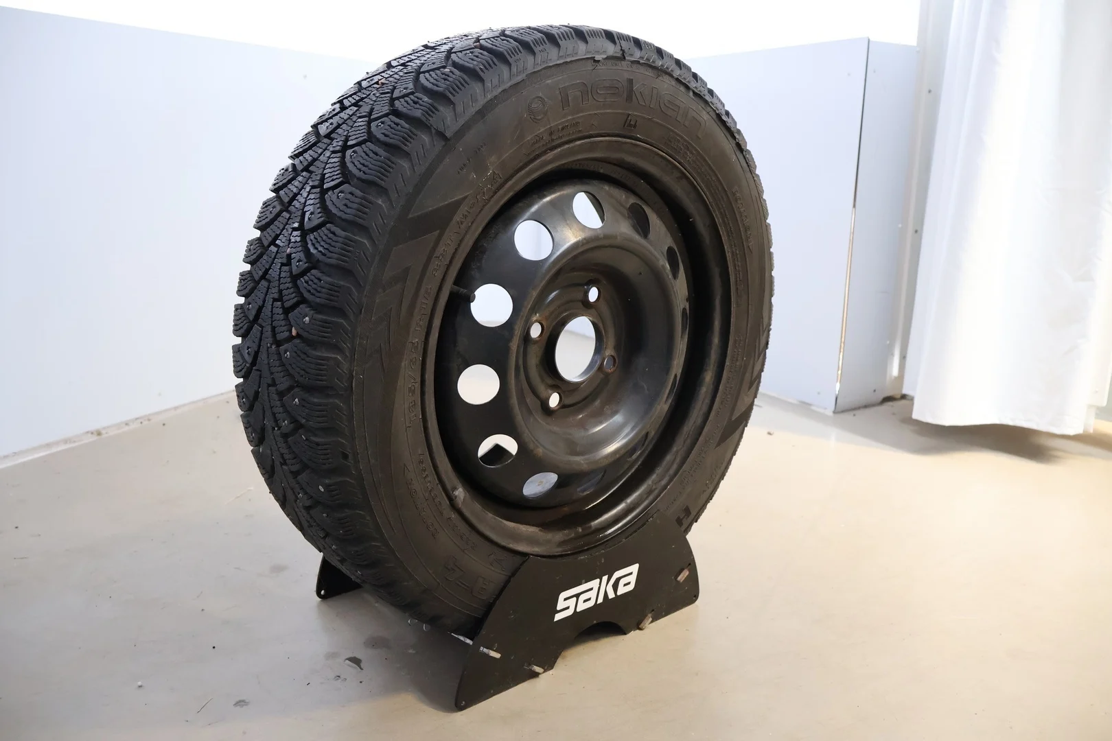 Car Image - 5AUbjhXveid4EnXS2DOsW1