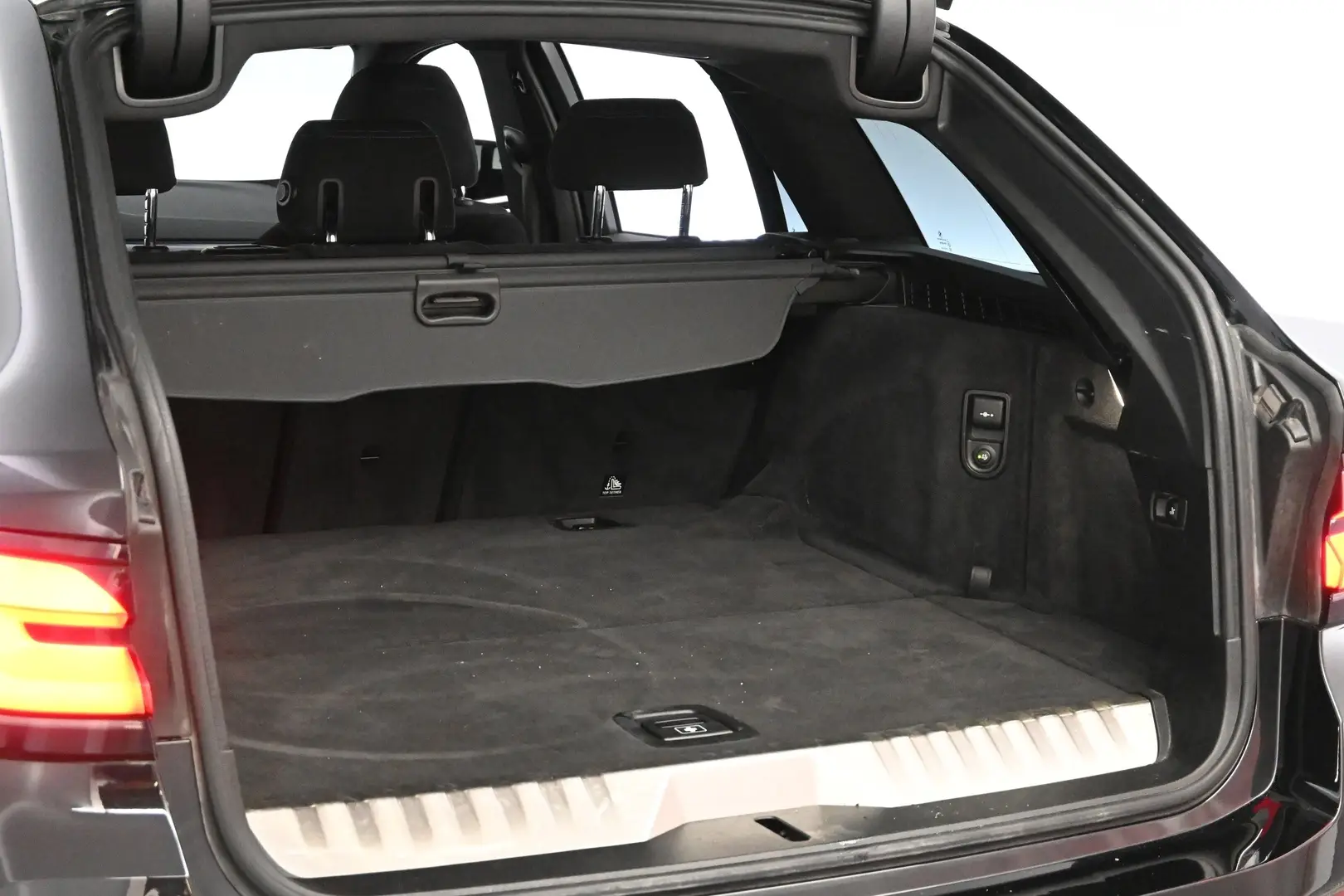 Car Image - 2o1gCc1g2a1InX1EMw4ngK