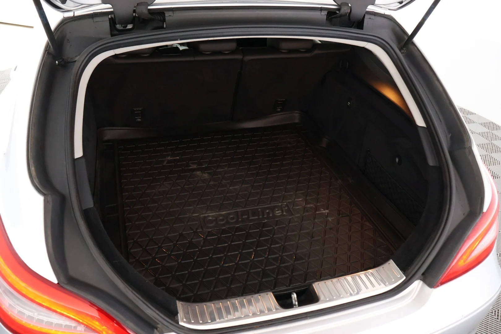 Car Image - IWH01pl2ke73DD8hporgu