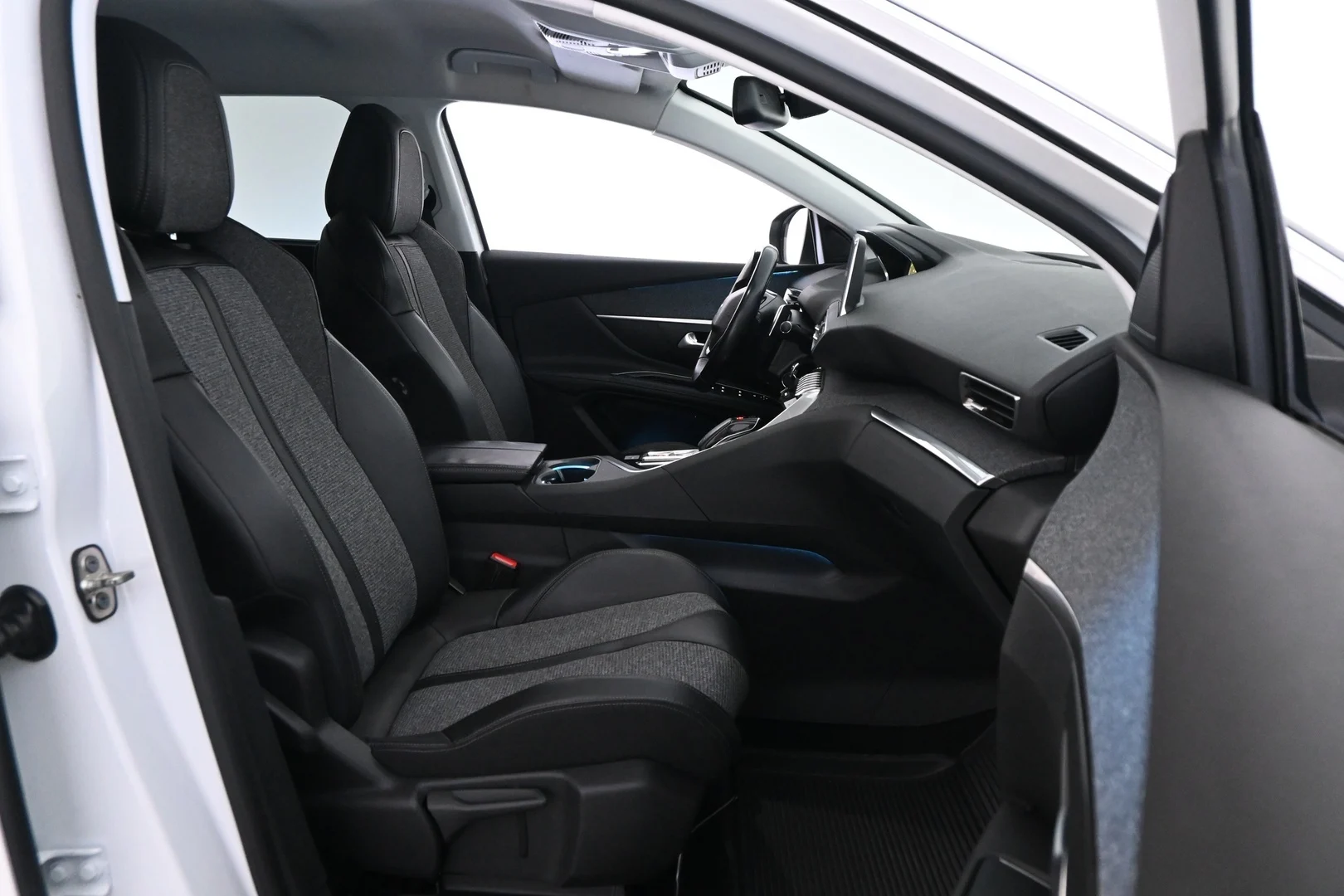 Car Image - TmWhdaqeKTyidgpF5X4db