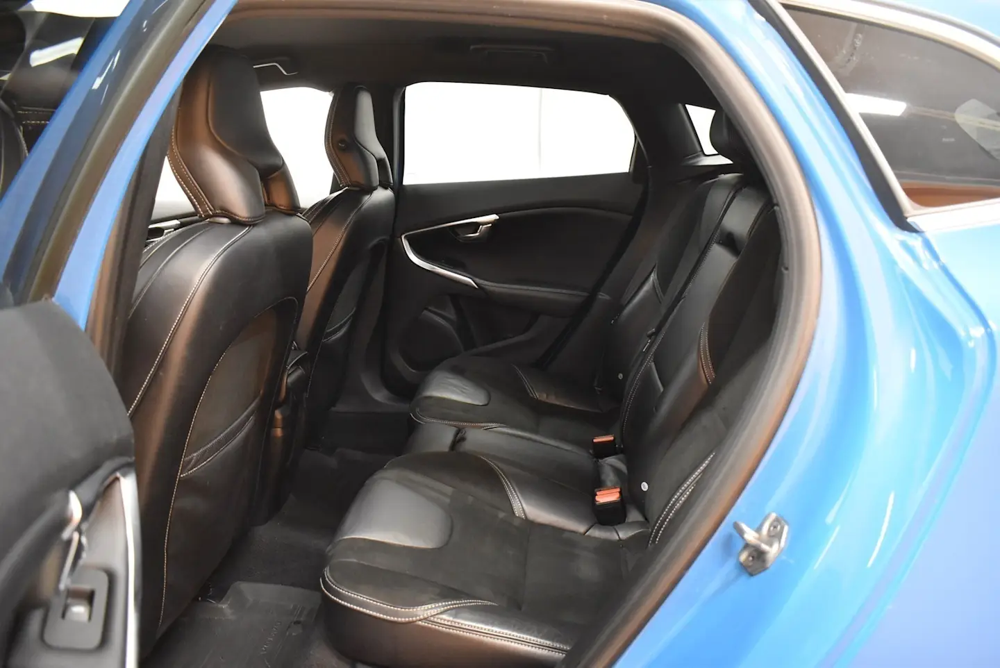 Car Image - cry0XoROoT7OsgQas8mGt