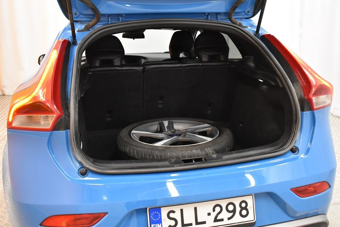 Car Image - cry0XoROoT7OsgQas8mGt