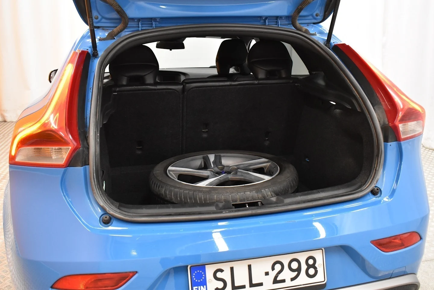 Car Image - cry0XoROoT7OsgQas8mGt